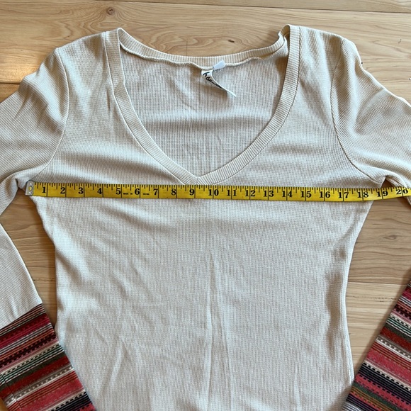 Others Follow Long Sleeve Thermal Style Top | Large - Picture 2 of 6